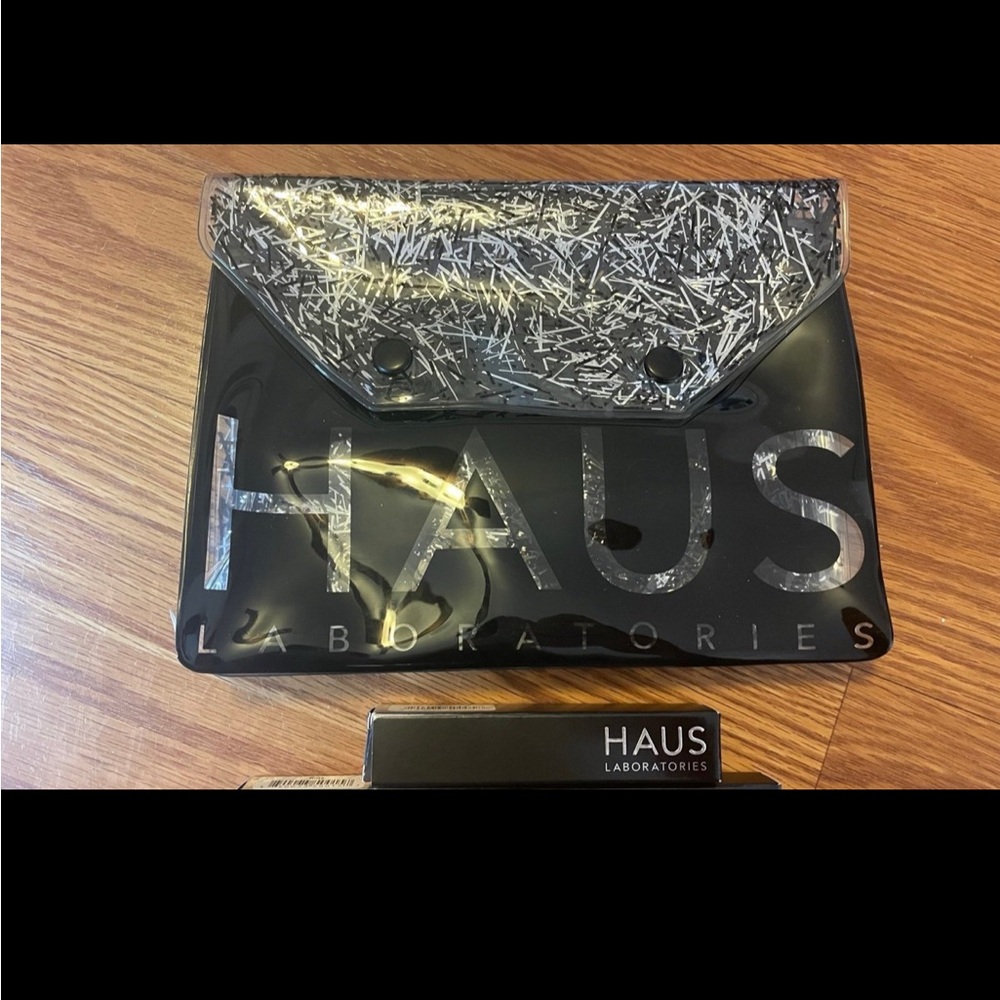 Haus Labs Glam Attack Shimmer Powder